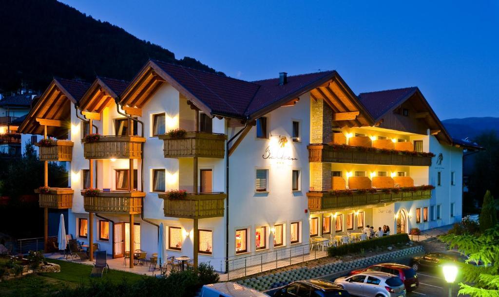 Hotel Falken Falzes Esterno foto