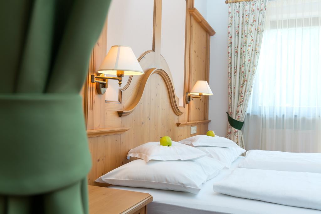 Hotel Falken Falzes Esterno foto